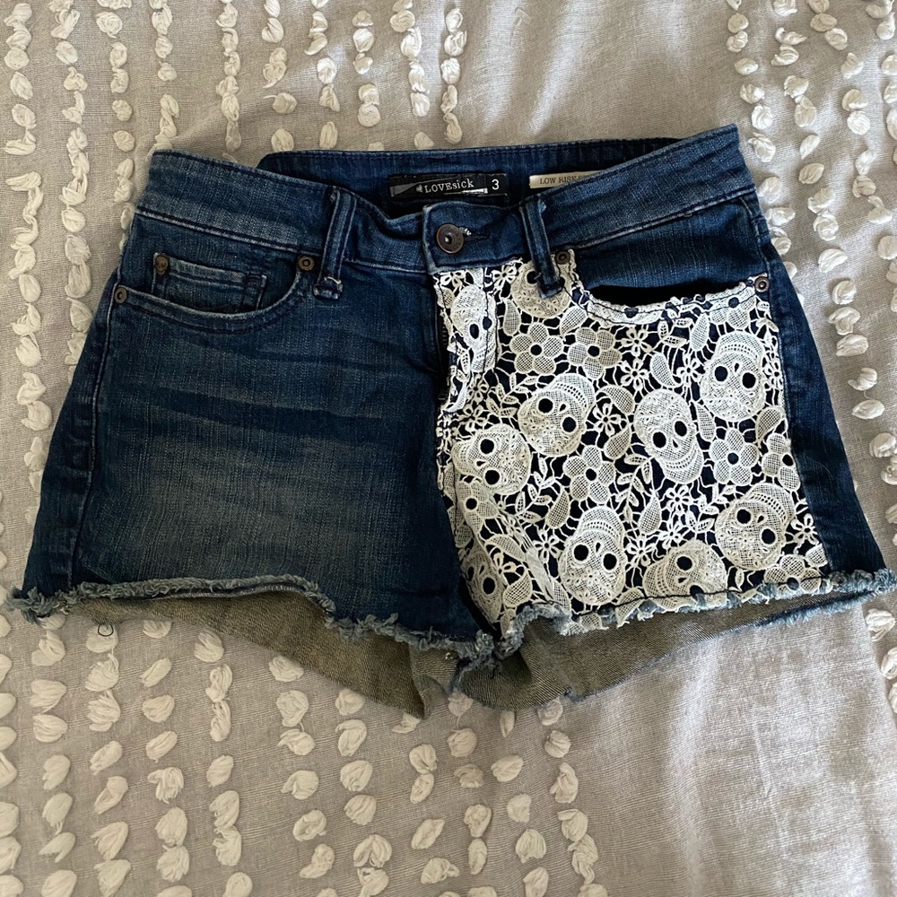 Shorts with crochet skulls